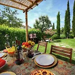 Tuscan Retreat With Pool *