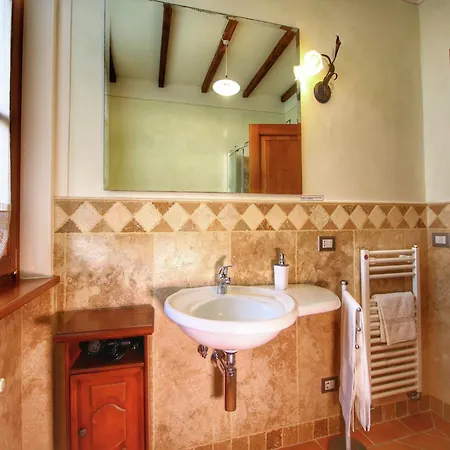 Tuscan Retreat With Pool Ferienhaus